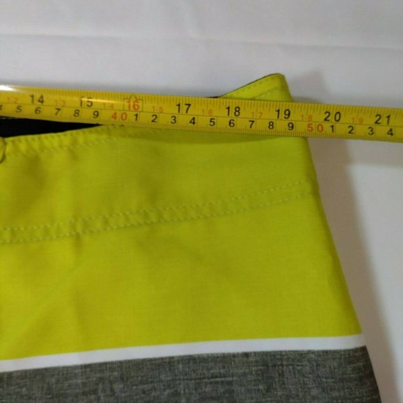 Rip Curl Green Gray Board Short Size 38 - Picture 7 of 9